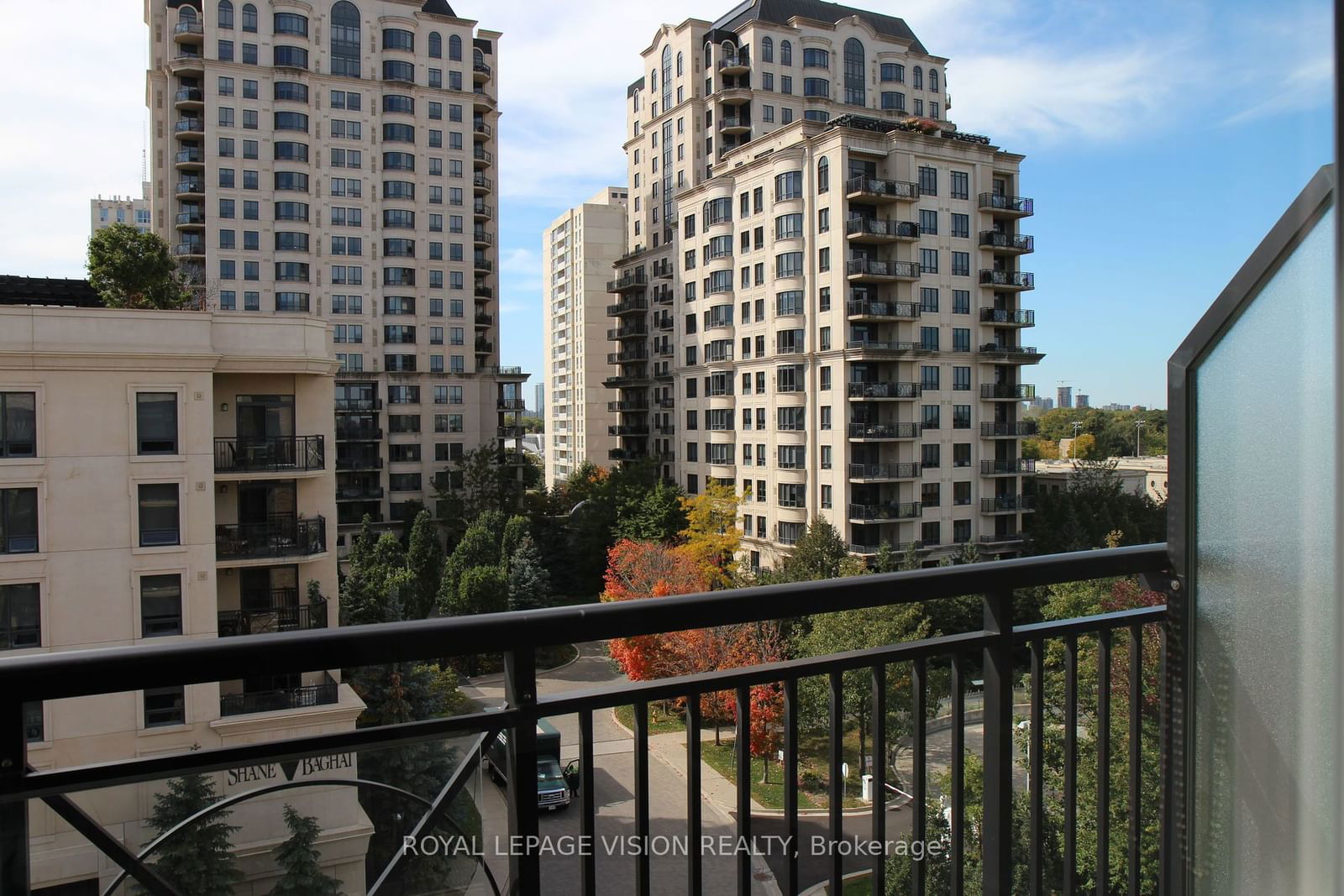 676 Sheppard Ave E, unit 611 for rent