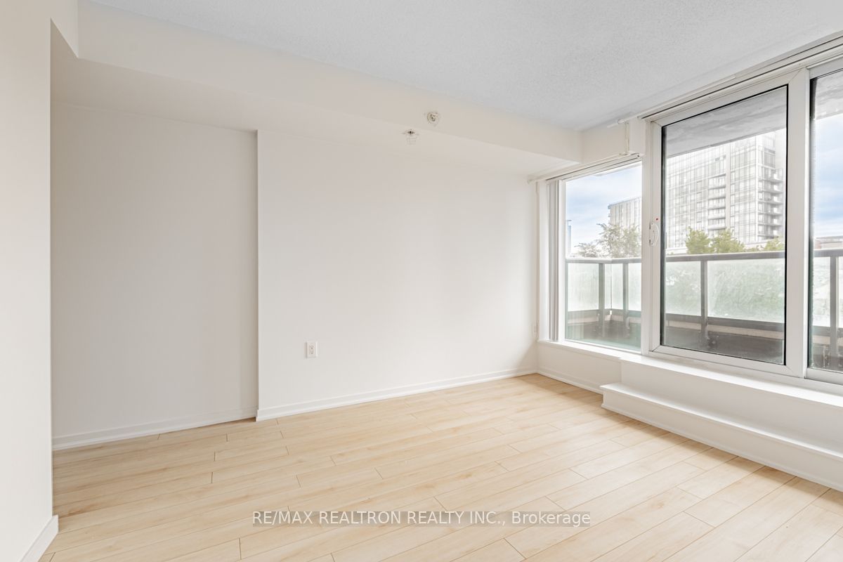 36 Lisgar St W, unit 223W for rent