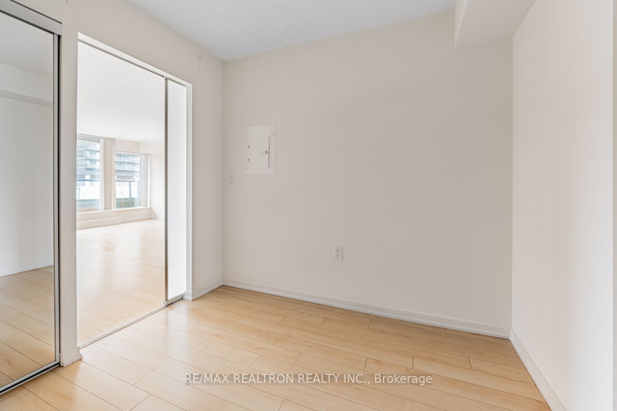 36 Lisgar St W, unit 223W for rent