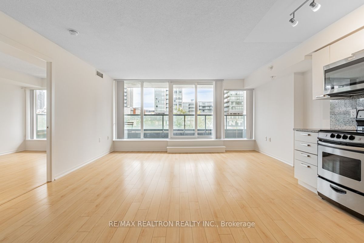 36 Lisgar St W, unit 223W for rent