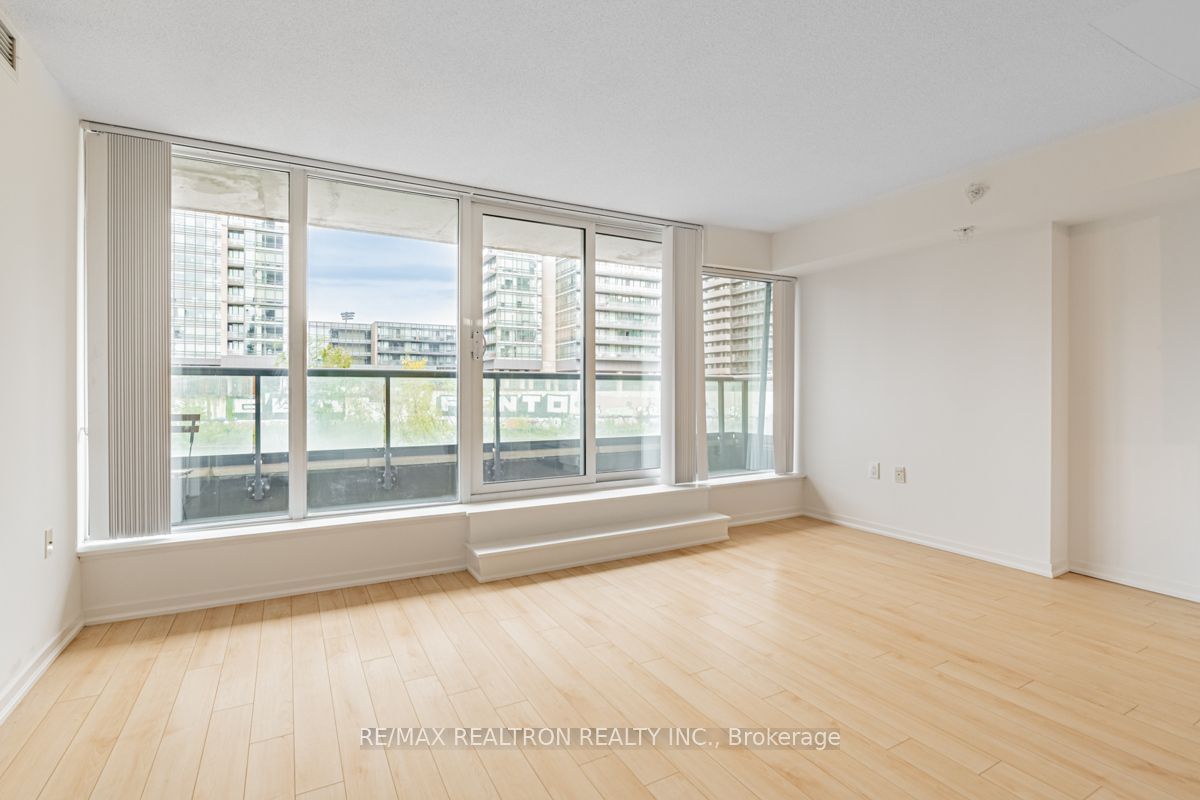 36 Lisgar St W, unit 223W for rent