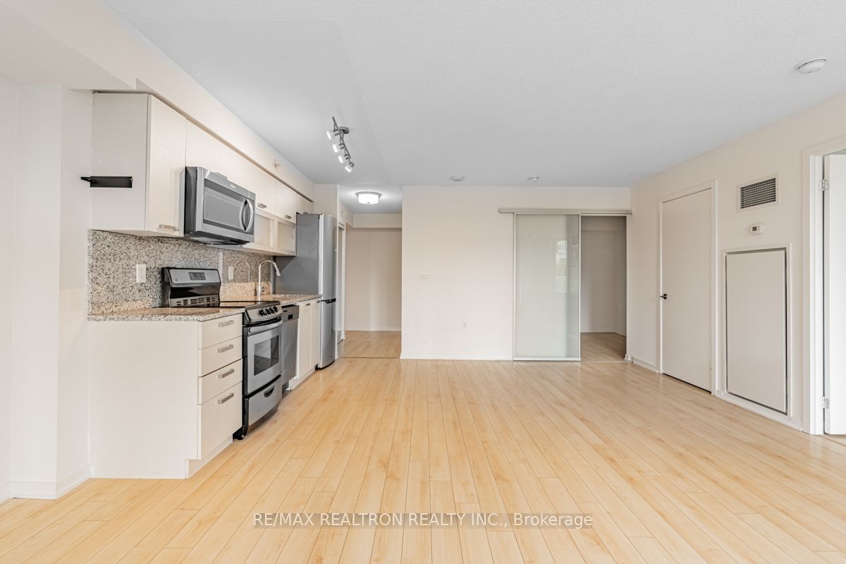 36 Lisgar St W, unit 223W for rent