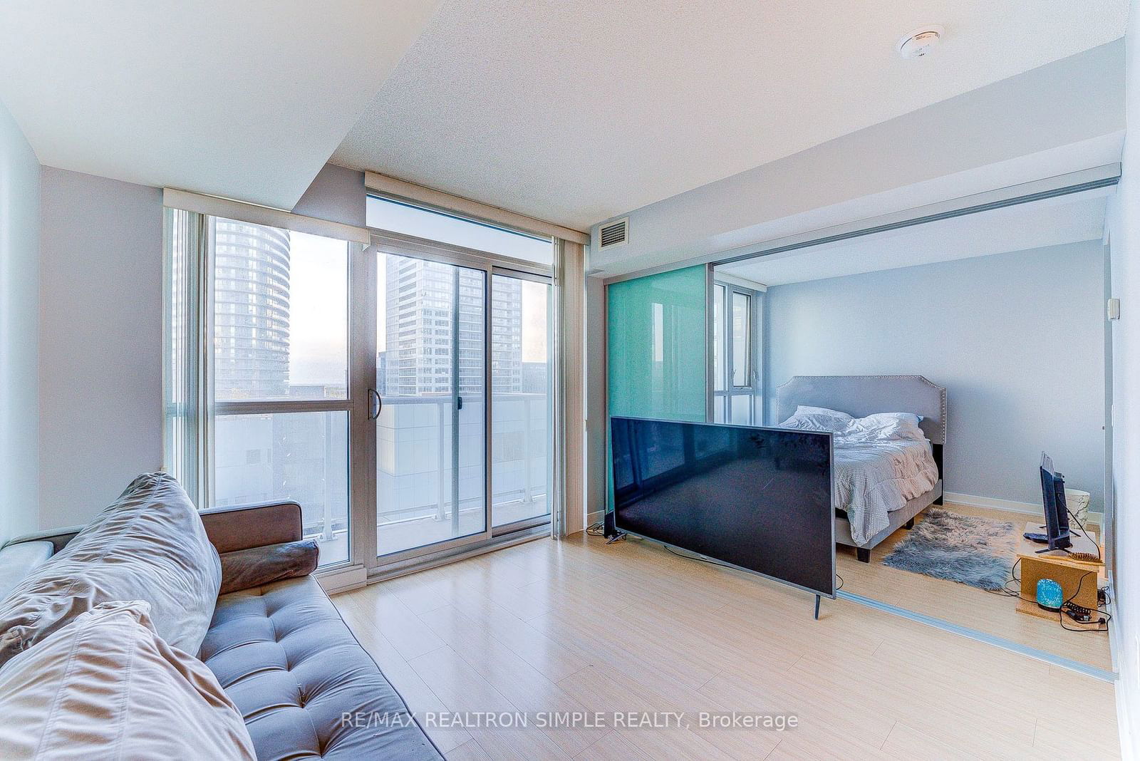 85 Queen's Wharf Rd, unit 802 for sale