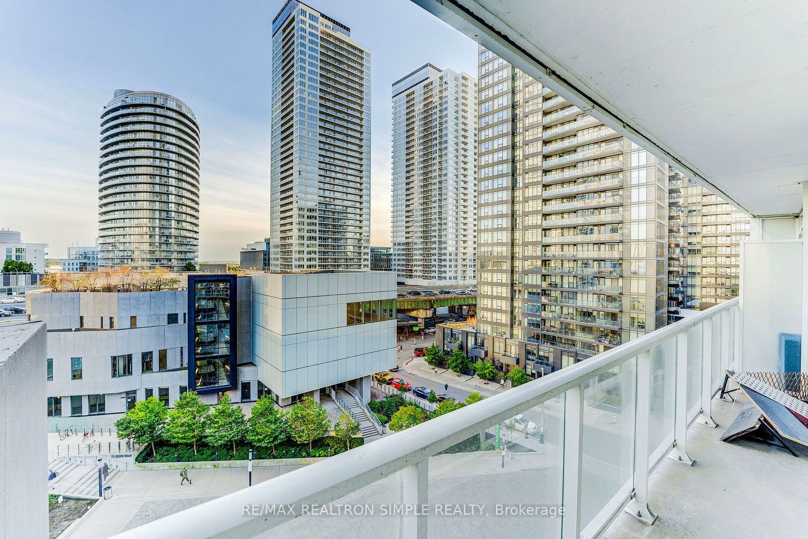 85 Queen's Wharf Rd, unit 802 for sale