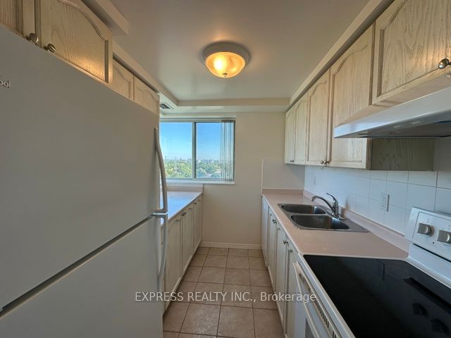 39 Pemberton Ave, unit Lph07 for rent