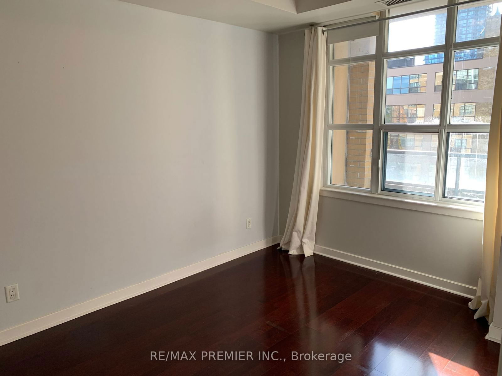 438 Richmond St W, unit 719 for rent