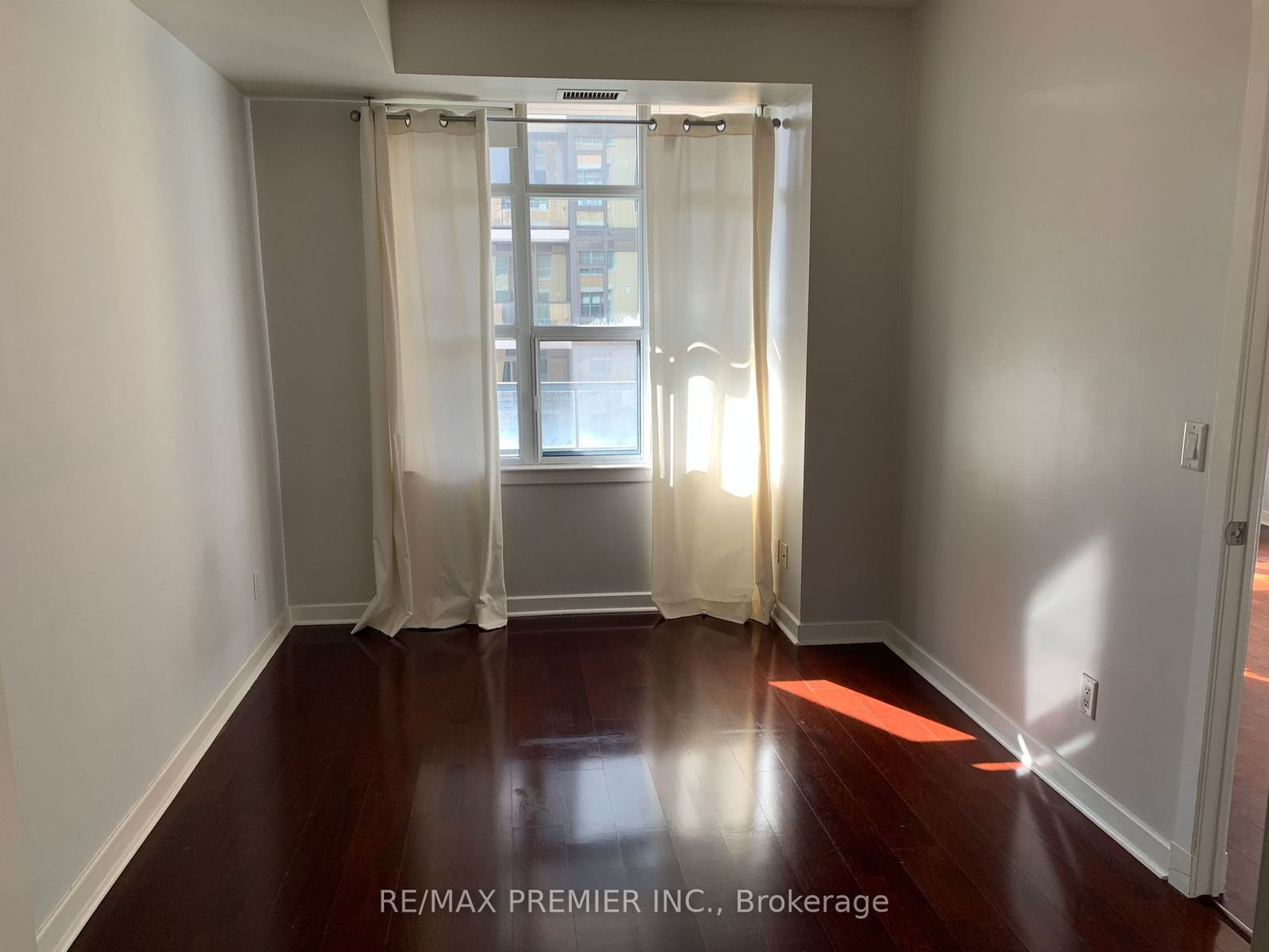 438 Richmond St W, unit 719 for rent