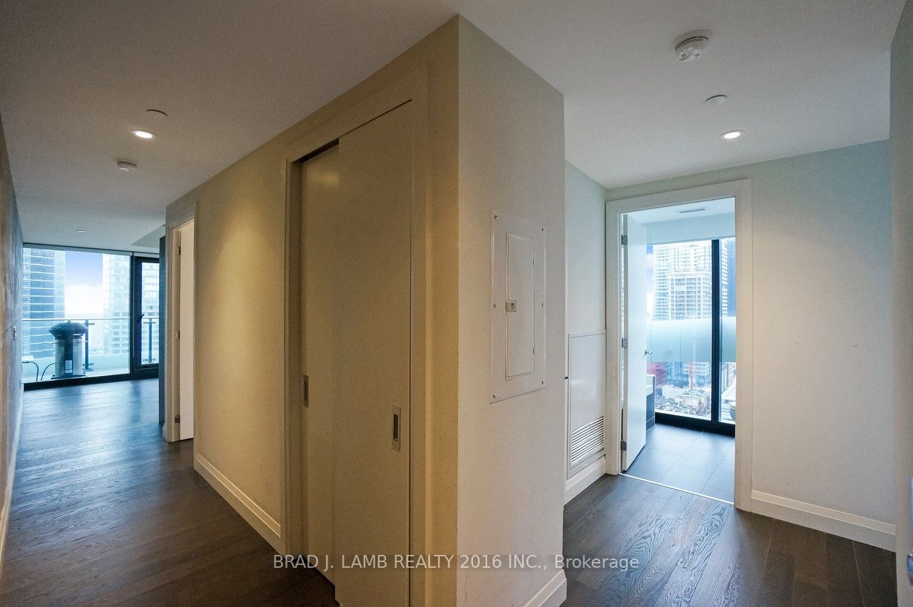 224 King St W, unit 2207 for rent