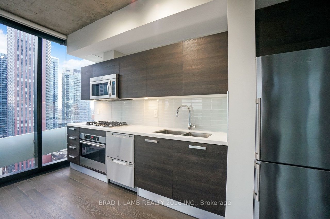 224 King St W, unit 2207 for rent