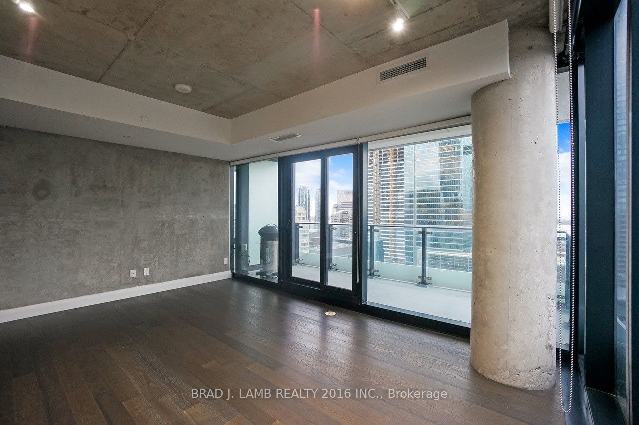 224 King St W, unit 2207 for rent