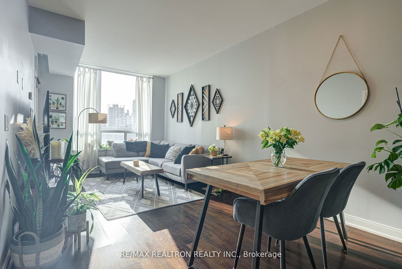 88 Broadway Ave, unit 404 for rent