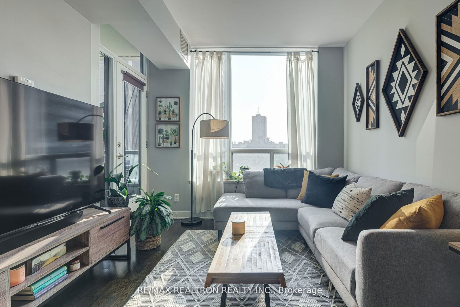 88 Broadway Ave, unit 404 for rent