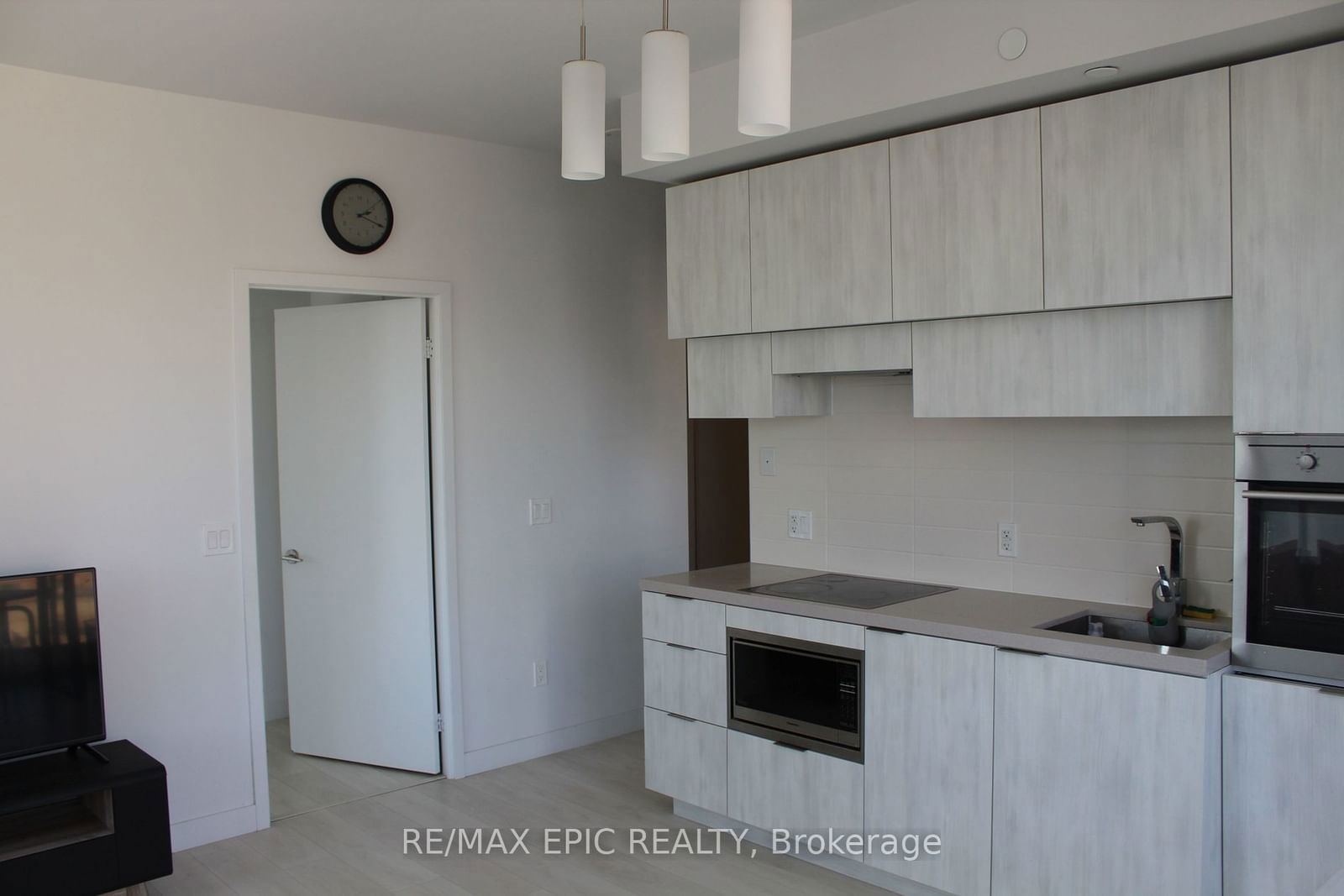 8 Eglinton Ave E, unit 911 for rent