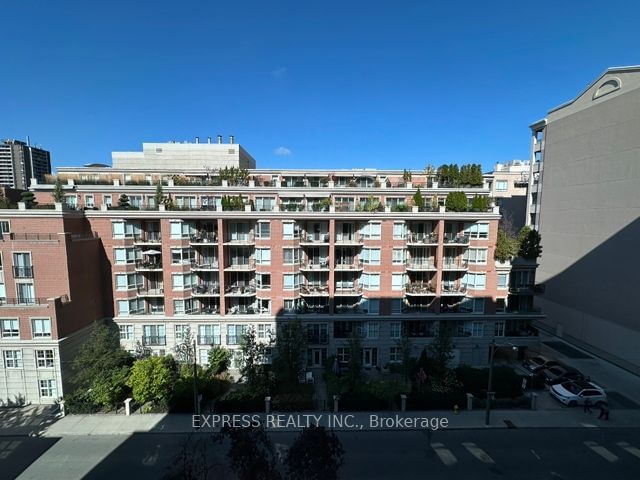 942 Yonge St, unit 718 for rent