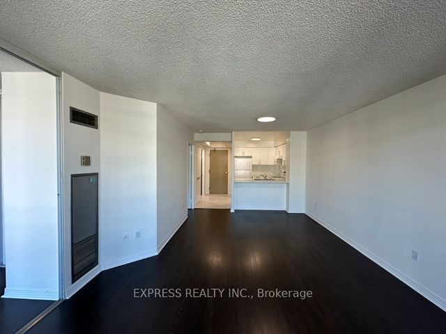 942 Yonge St, unit 718 for rent