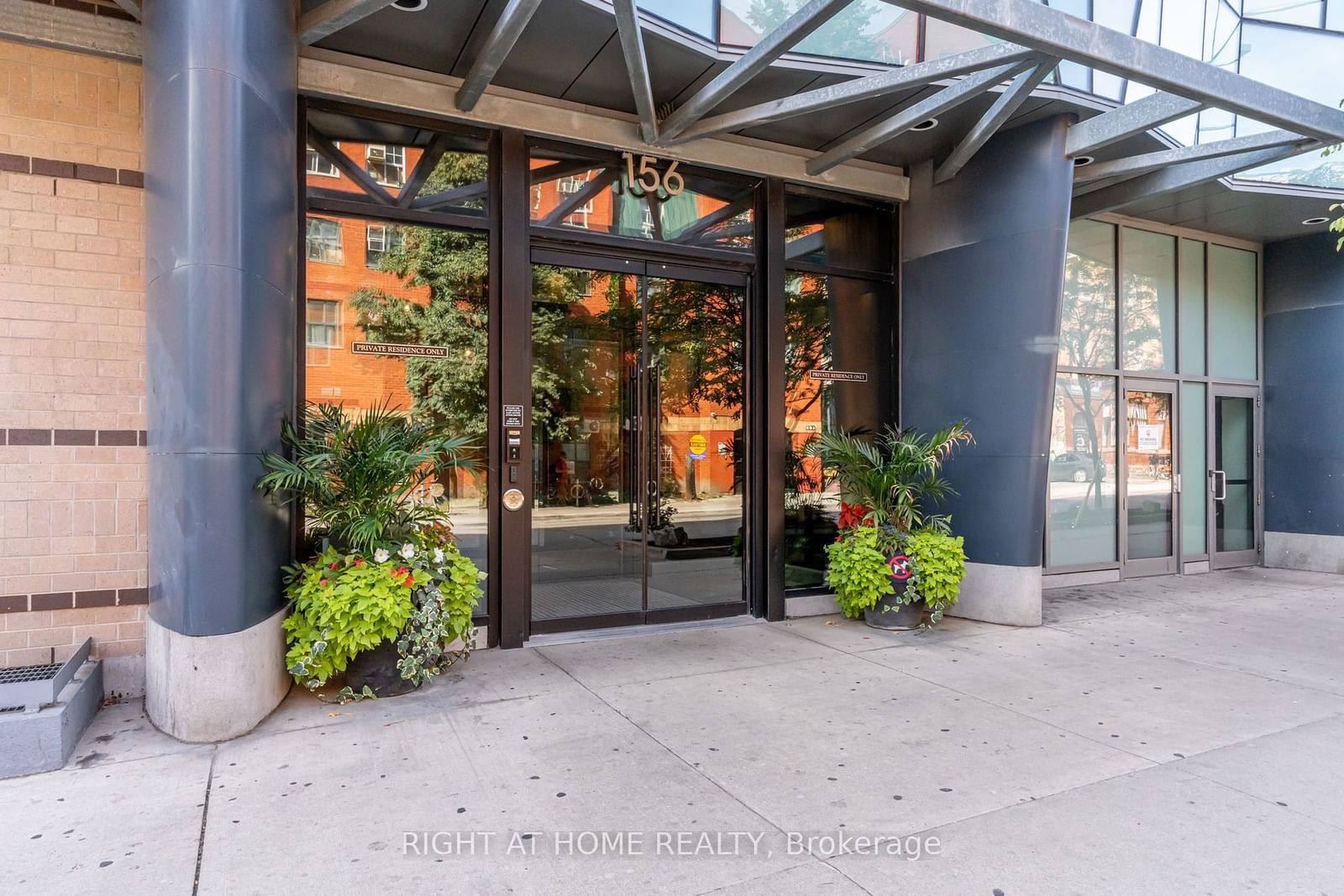 156 Portland St, unit 413 for sale