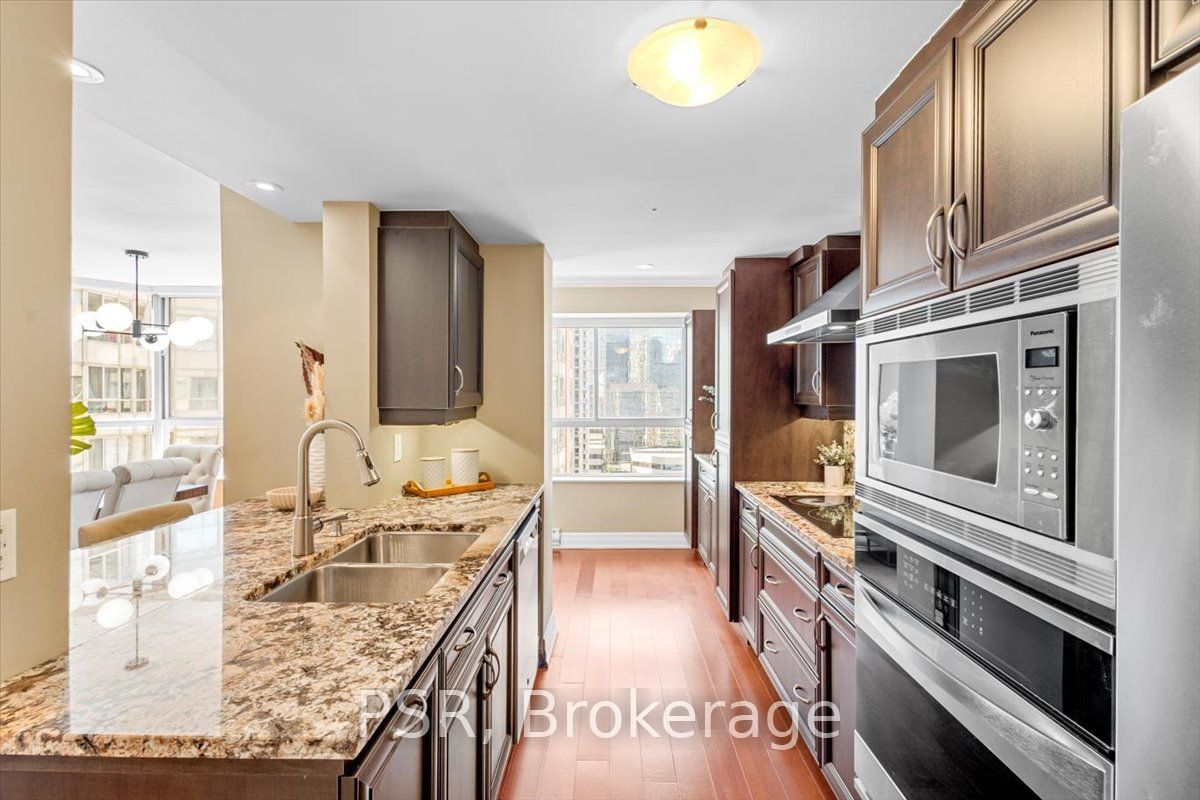 44 Gerrard St W, unit PH1 for sale