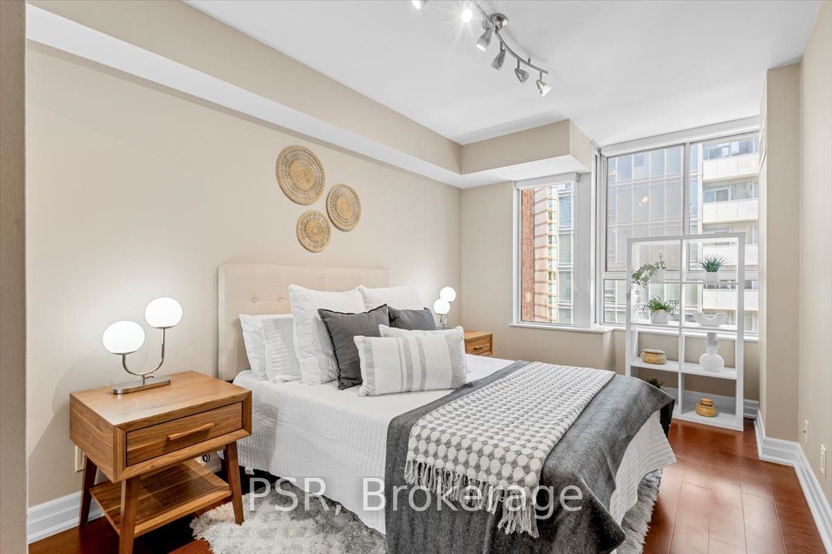 44 Gerrard St W, unit PH1 for sale