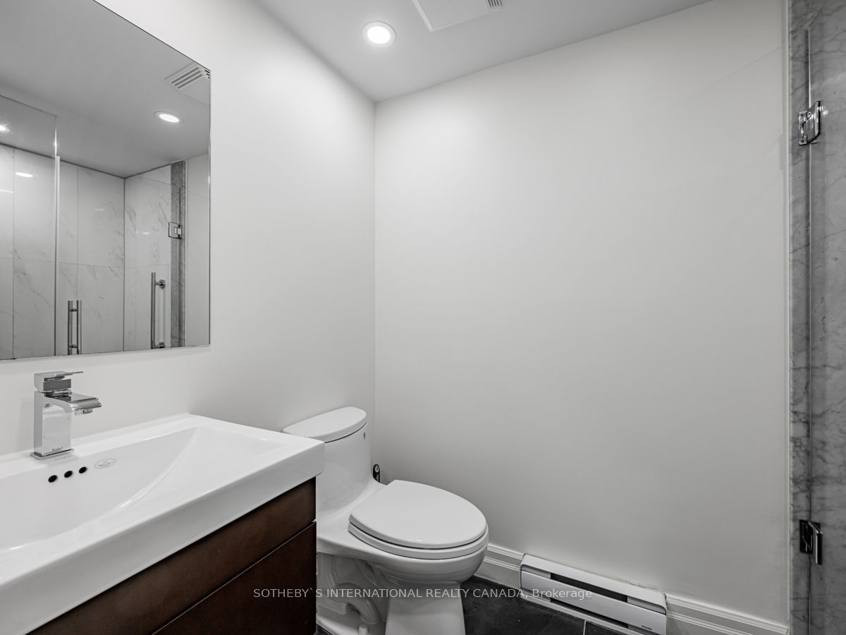 77 Harbour Sq, unit 712 for sale