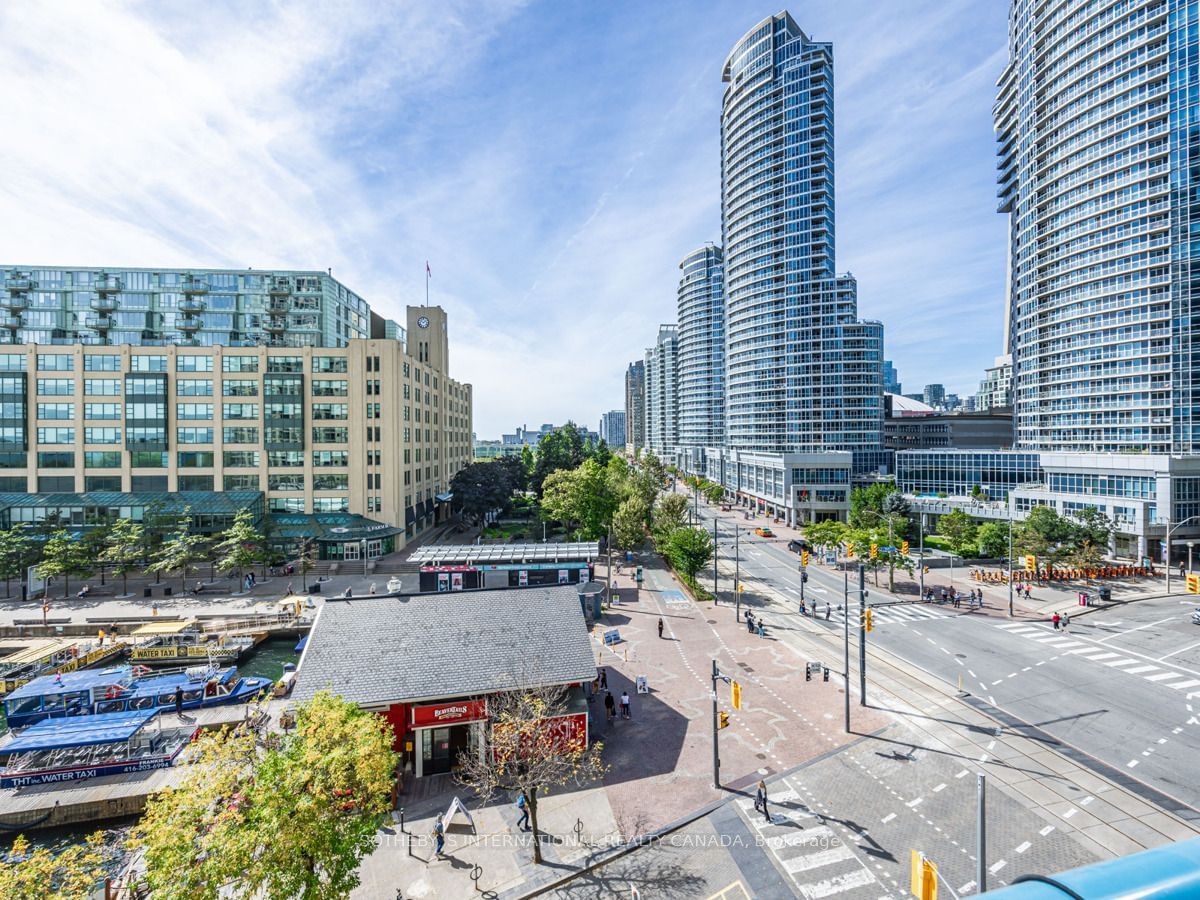 77 Harbour Sq, unit 712 for sale