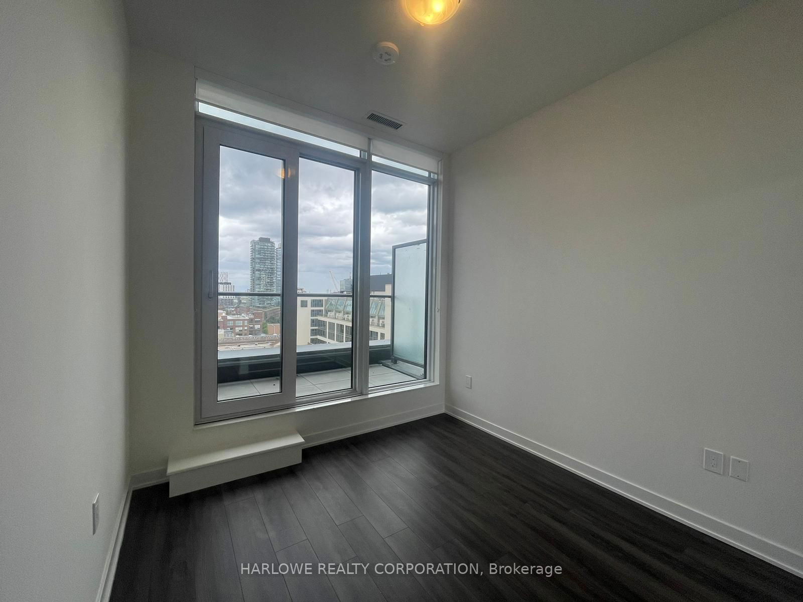 60 Princess St, unit 1103 SE for rent