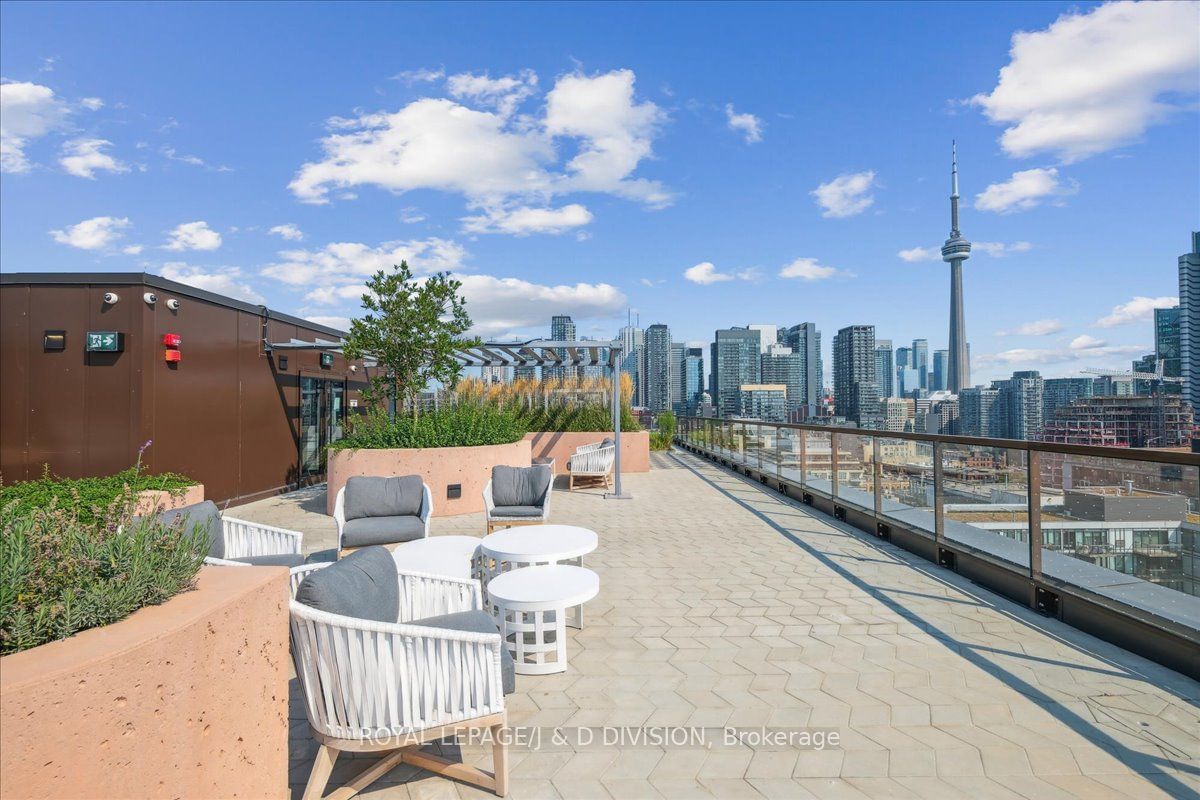 123 Portland St, unit 904 for rent