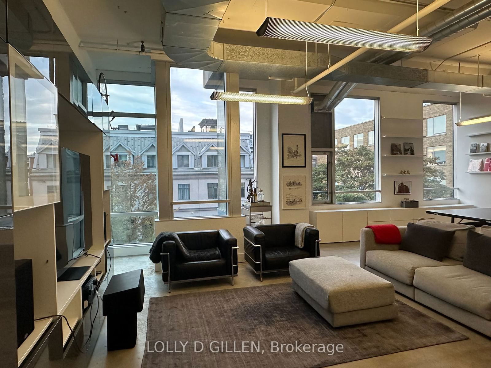 477 Richmond St W, unit 409 for rent