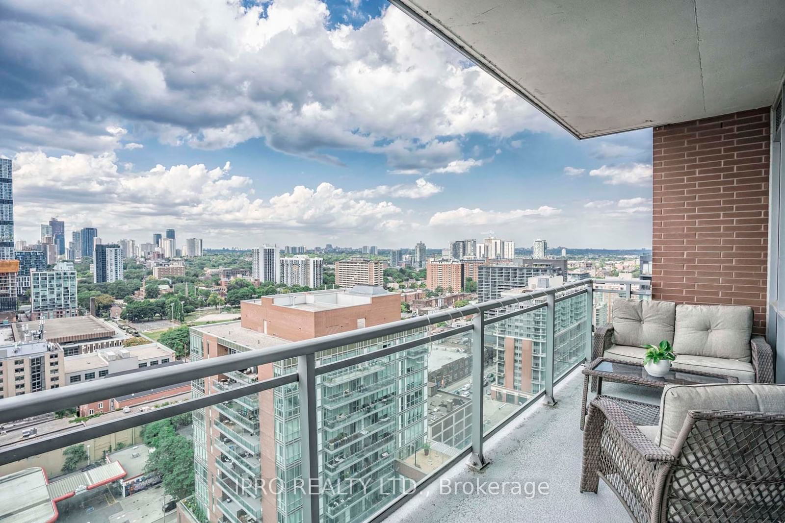 112 George St, unit 2102 for sale