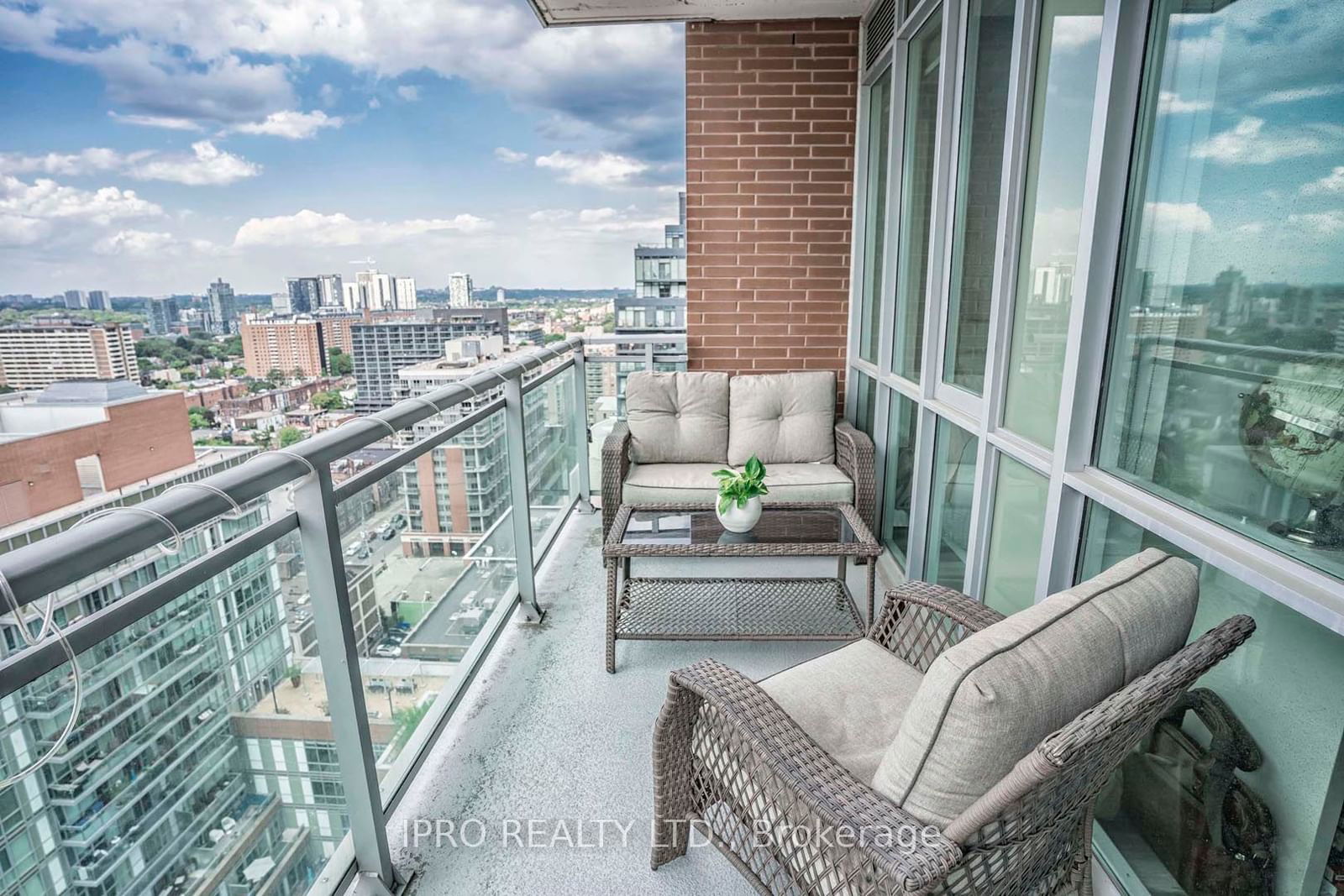 112 George St, unit 2102 for sale