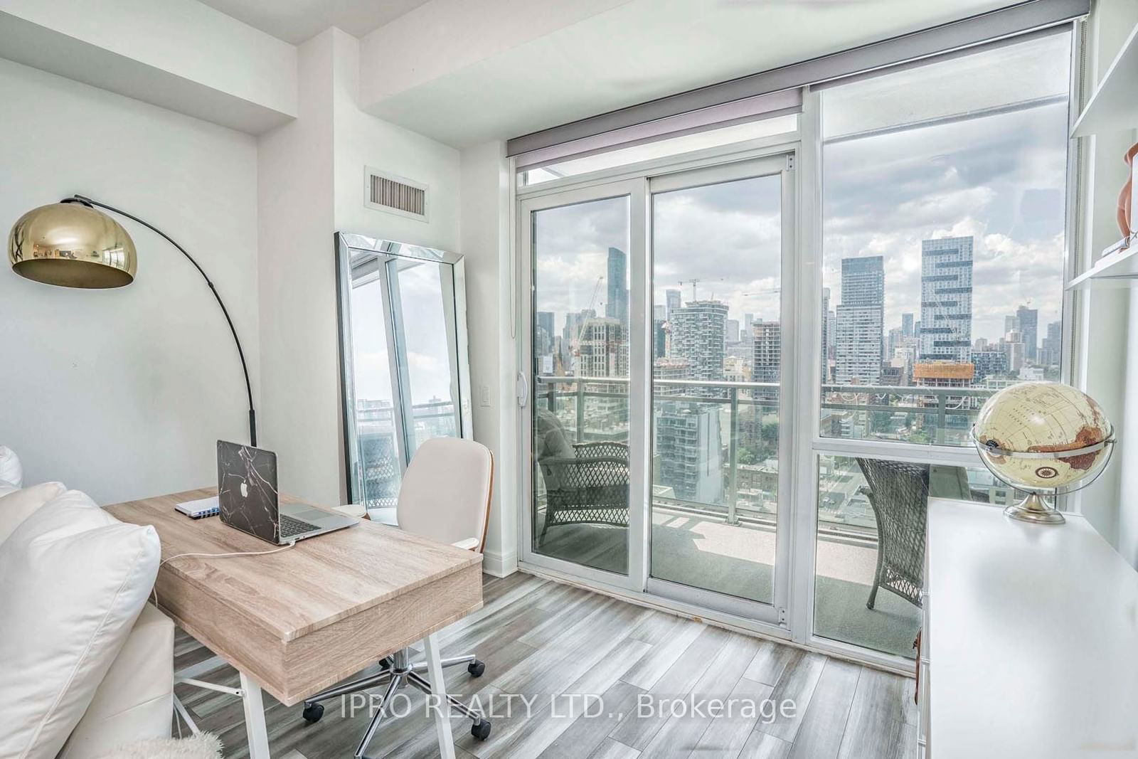 112 George St, unit 2102 for sale