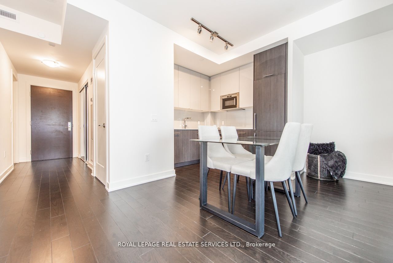 330 Richmond St W, unit 2116 for sale