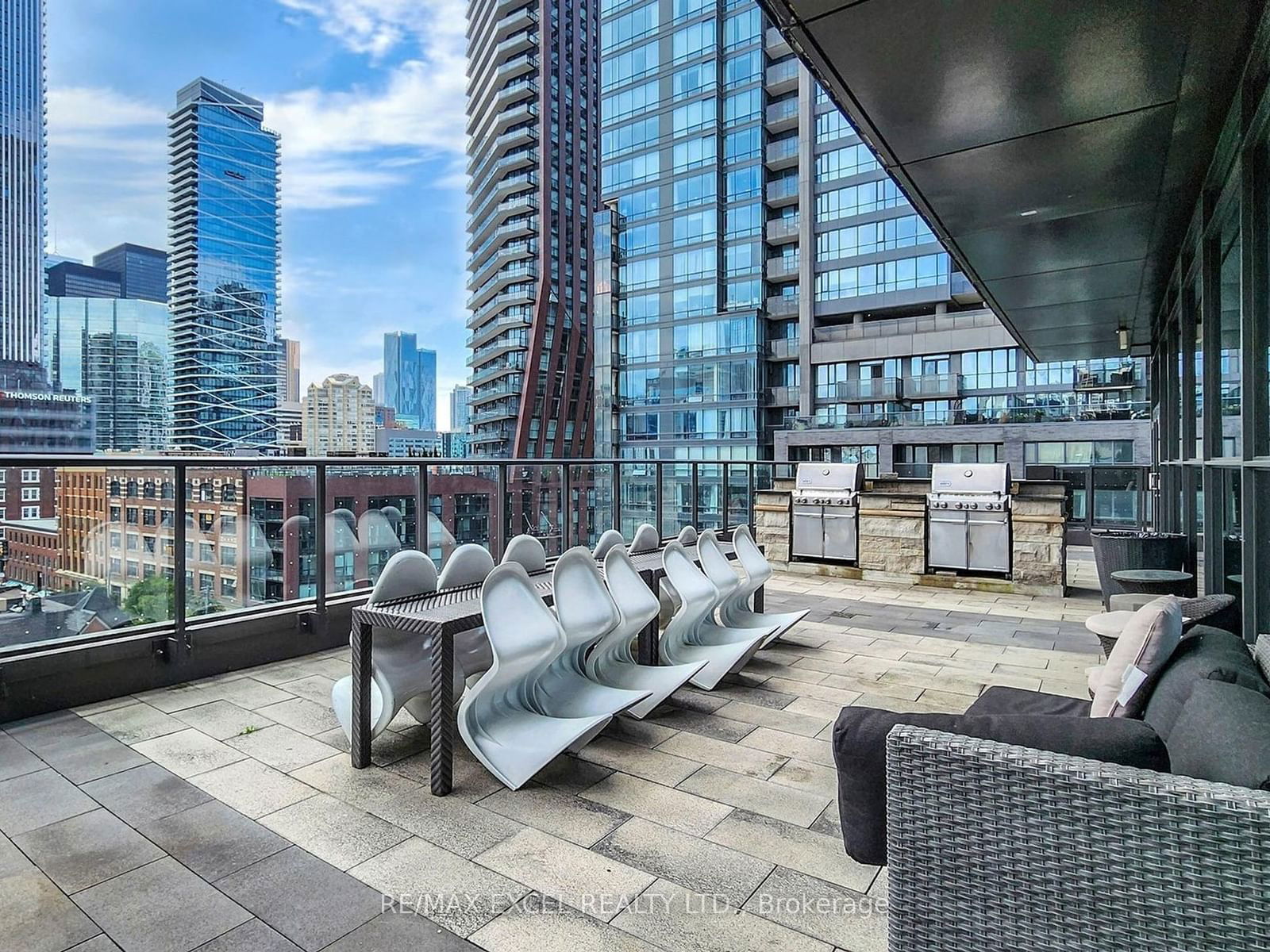 290 Adelaide St W, unit 704 for rent