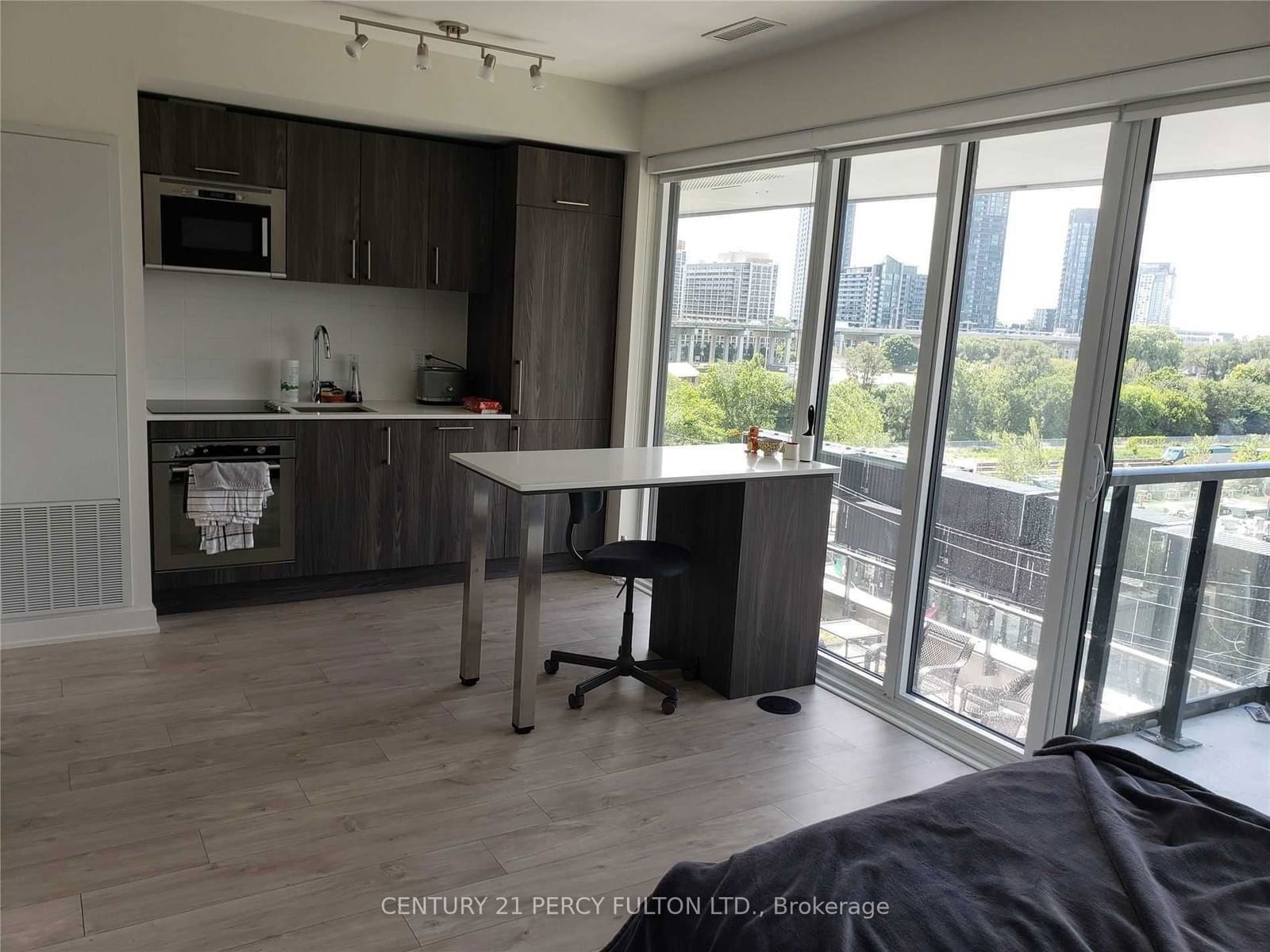 27 Bathurst St, unit 412W for rent