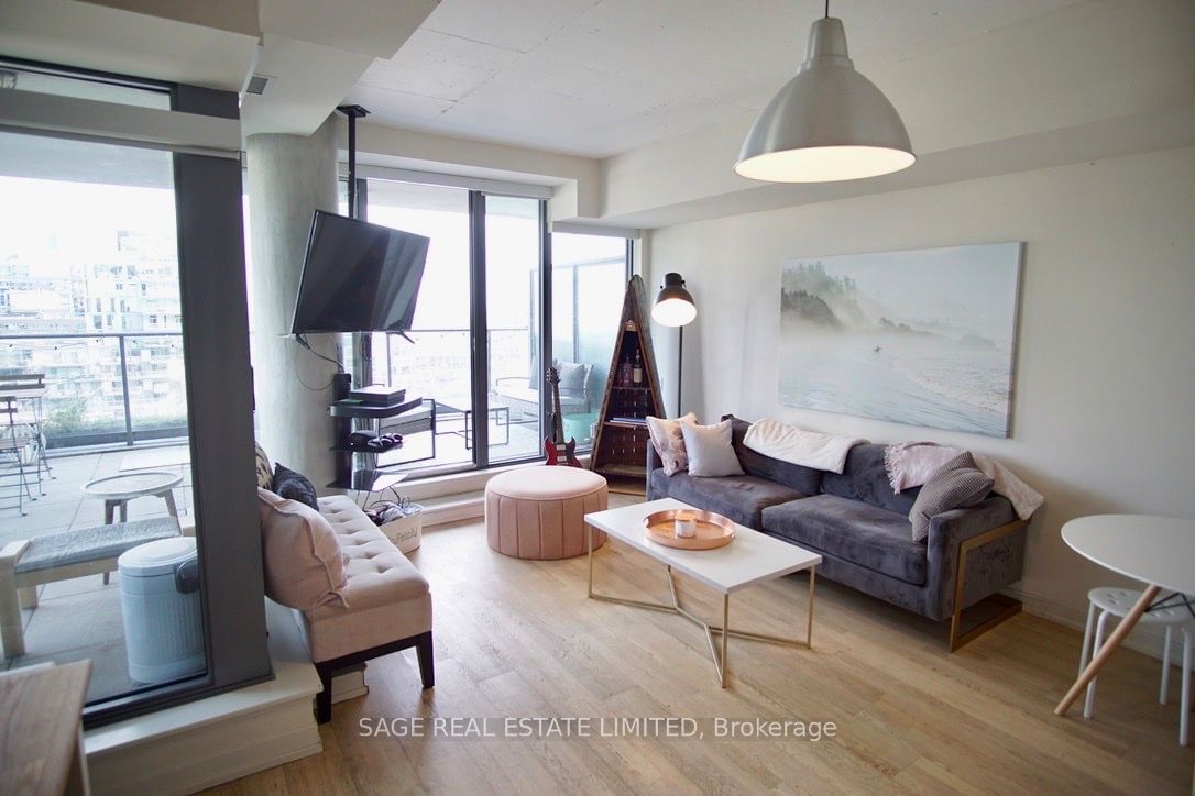 95 Bathurst St, unit 1104 for rent