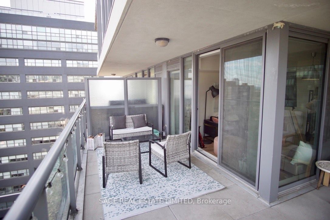 95 Bathurst St, unit 1104 for rent