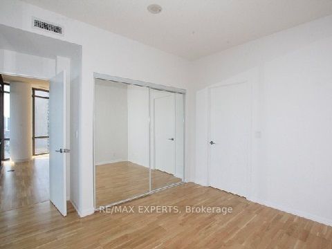 832 Bay St, unit 3208 for rent