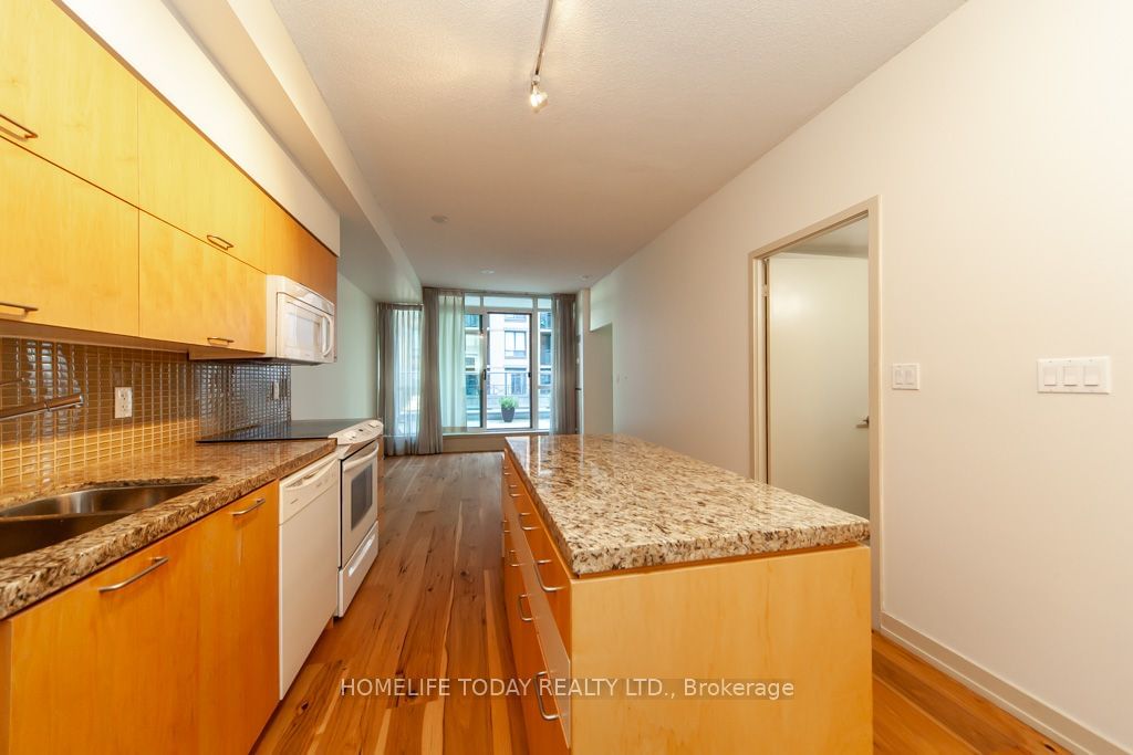 126 Simcoe St, unit 806 for sale