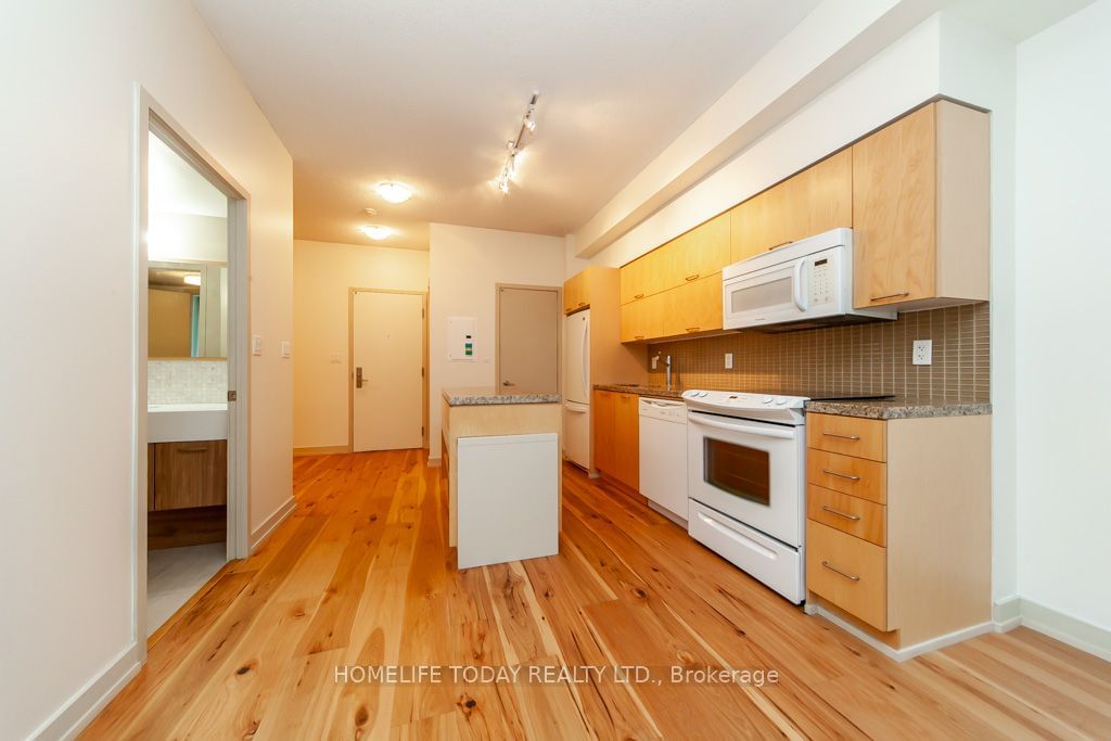 126 Simcoe St, unit 806 for sale