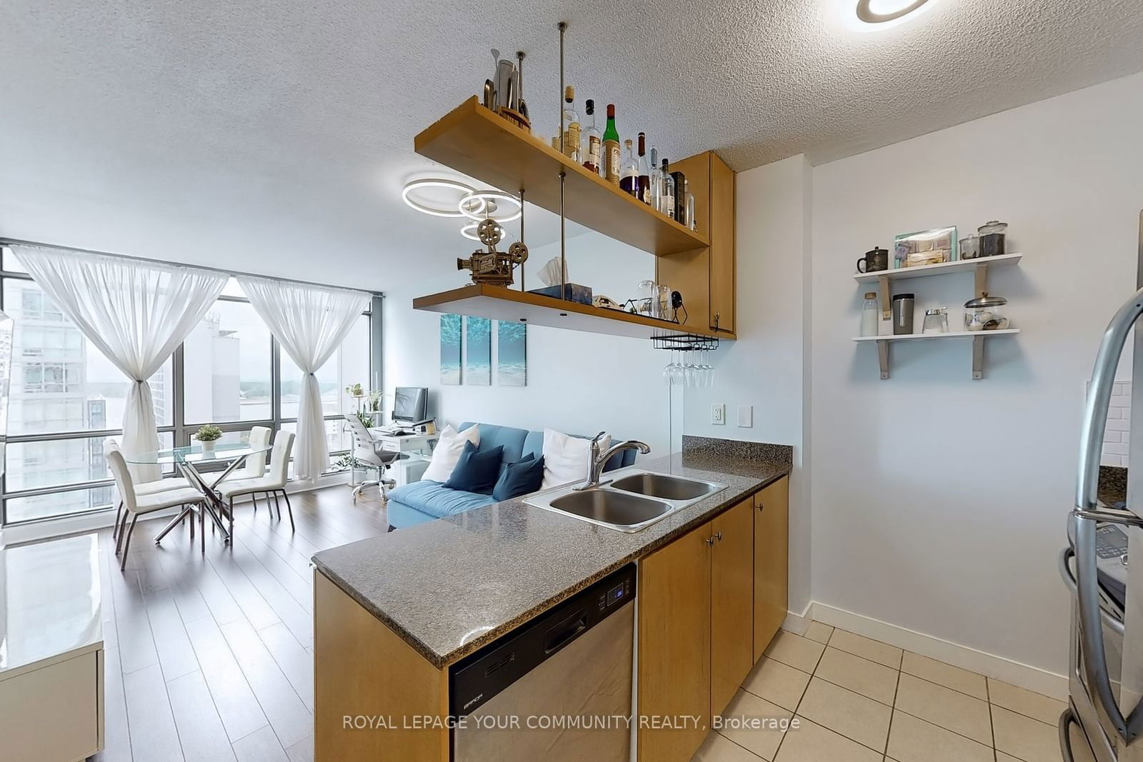 3 Navy Wharf Crt, unit 1710 for rent