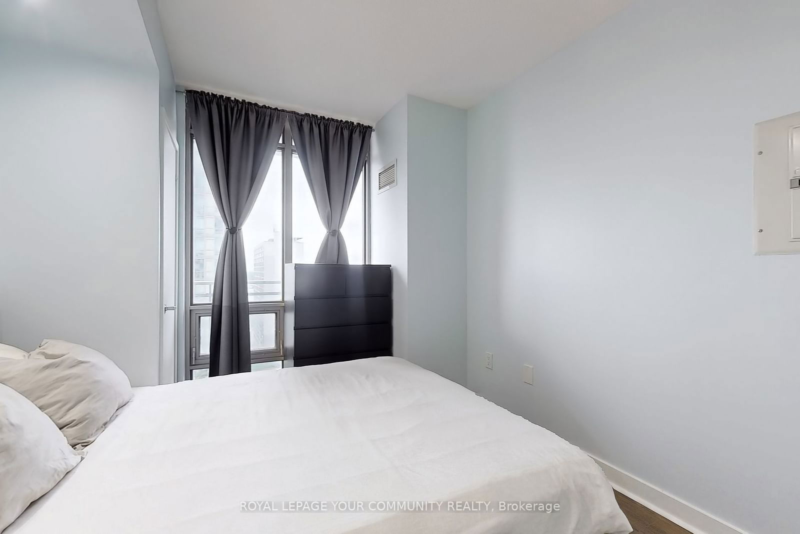 3 Navy Wharf Crt, unit 1710 for rent