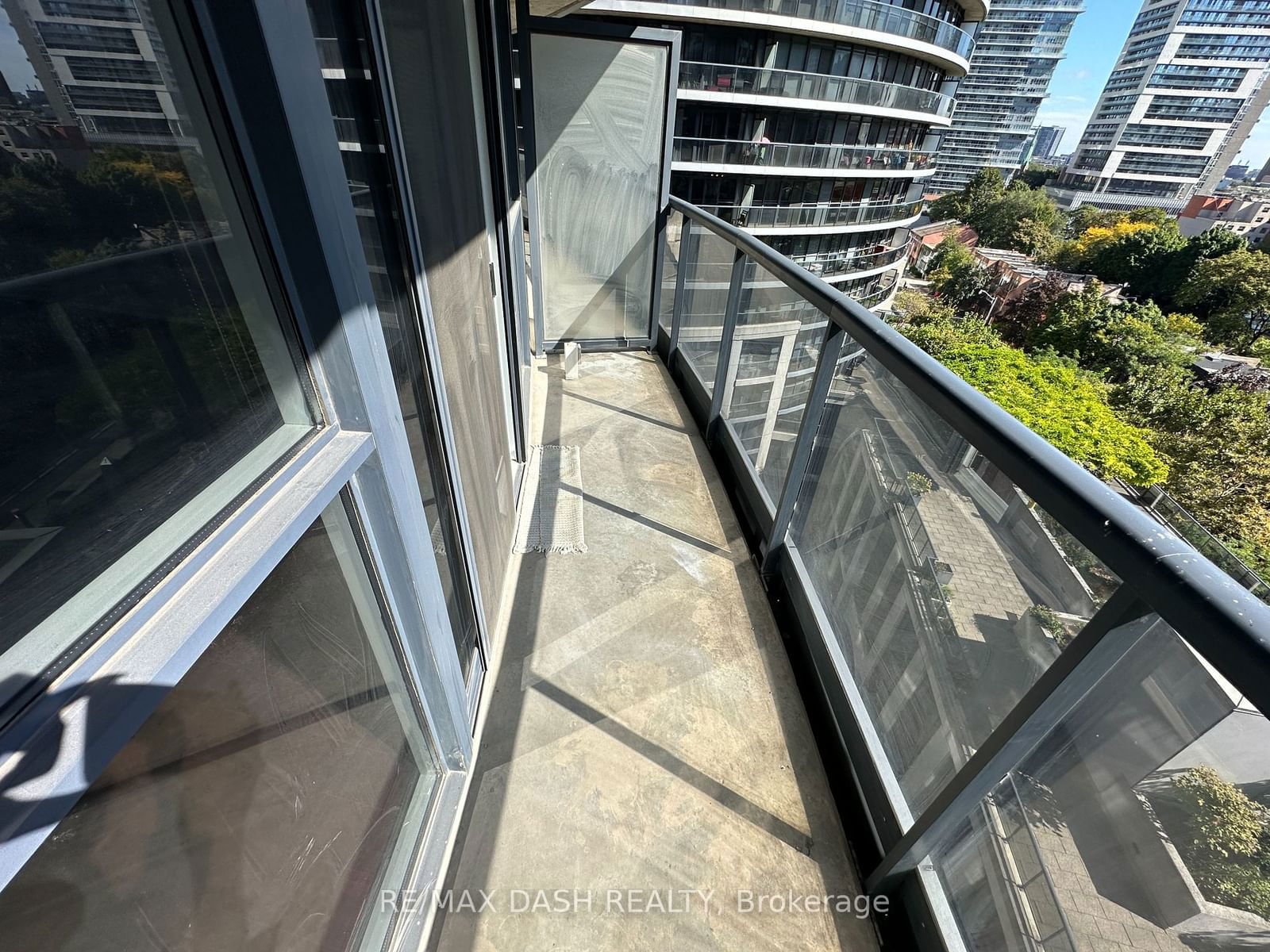 21 Carlton St, unit 1008 for rent