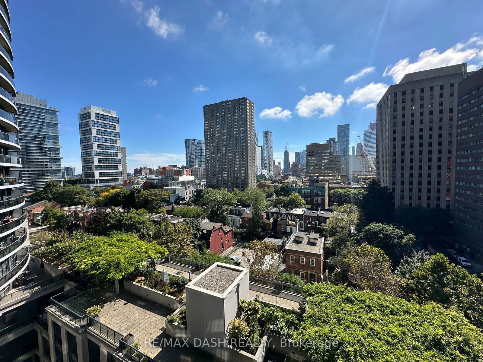 21 Carlton St, unit 1008 for rent