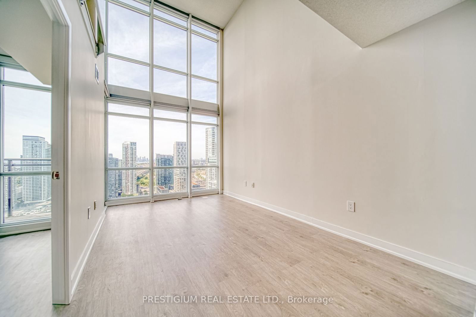 15 Fort York Blvd, unit 3701 for rent