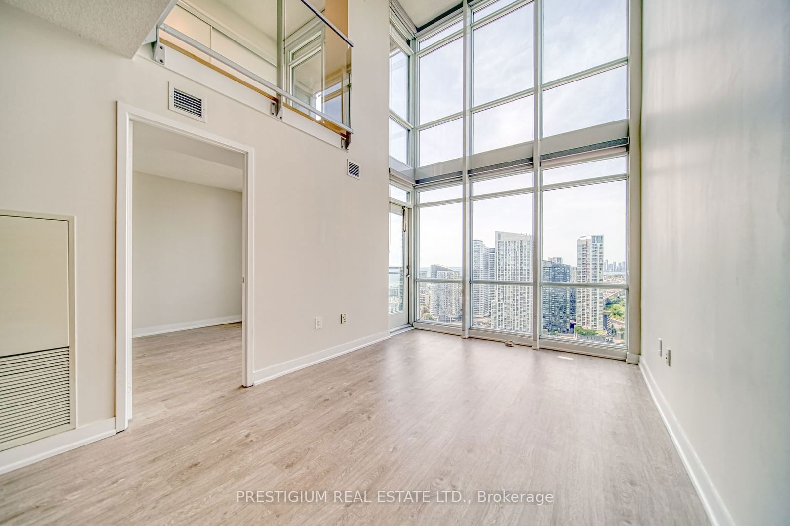 15 Fort York Blvd, unit 3701 for rent