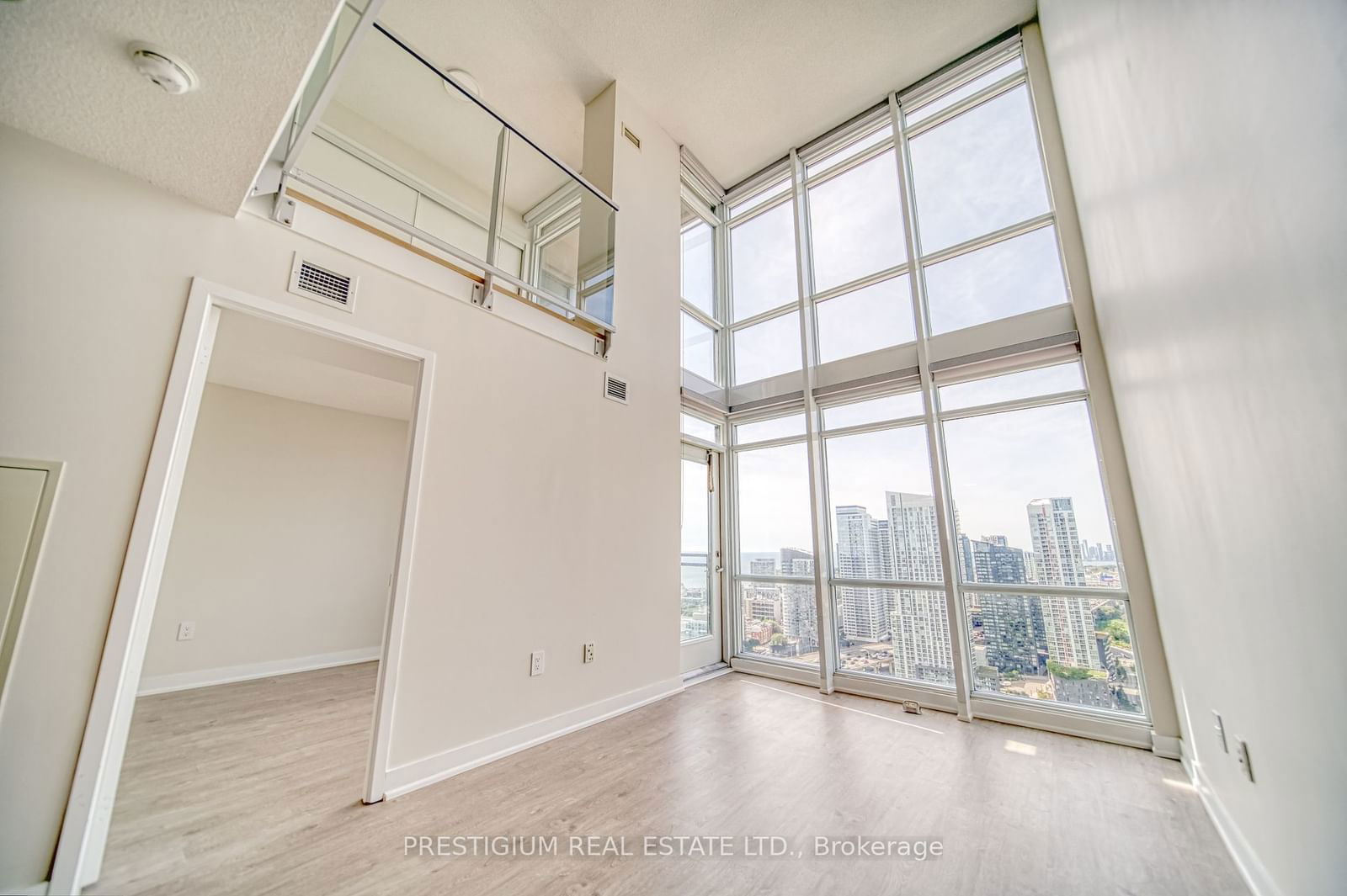 15 Fort York Blvd, unit 3701 for rent