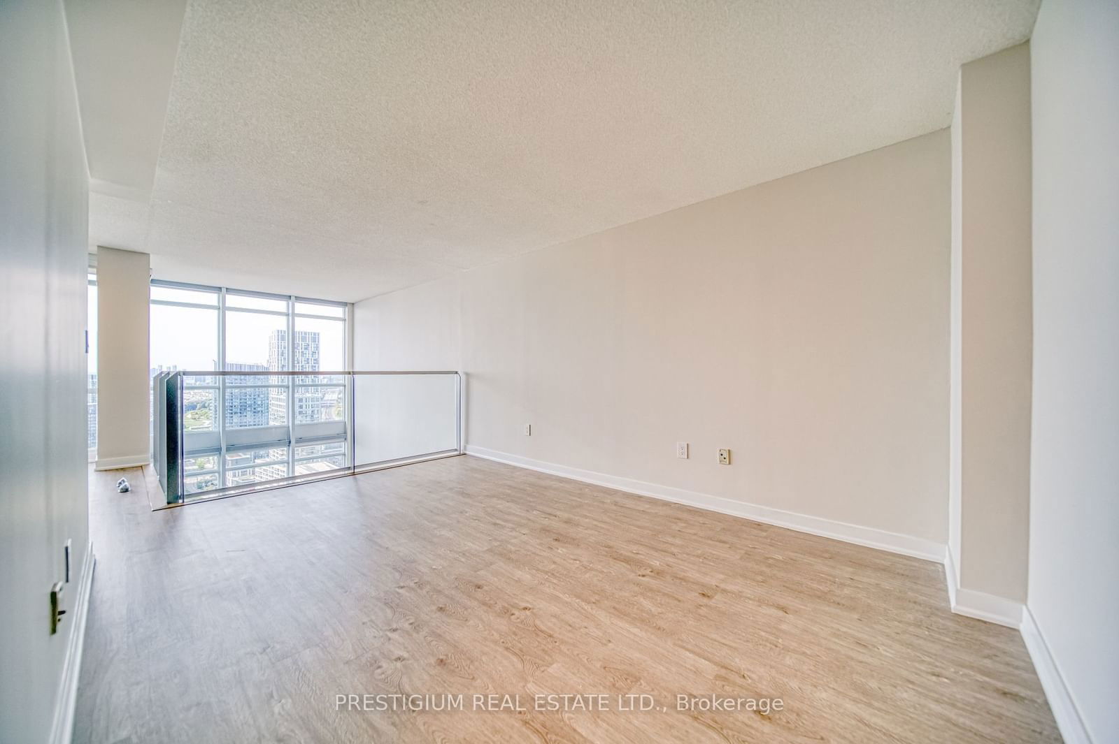 15 Fort York Blvd, unit 3701 for rent