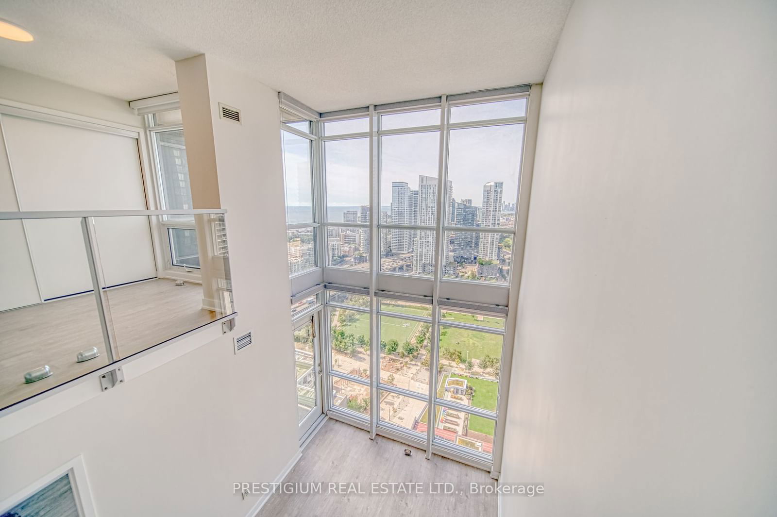 15 Fort York Blvd, unit 3701 for rent