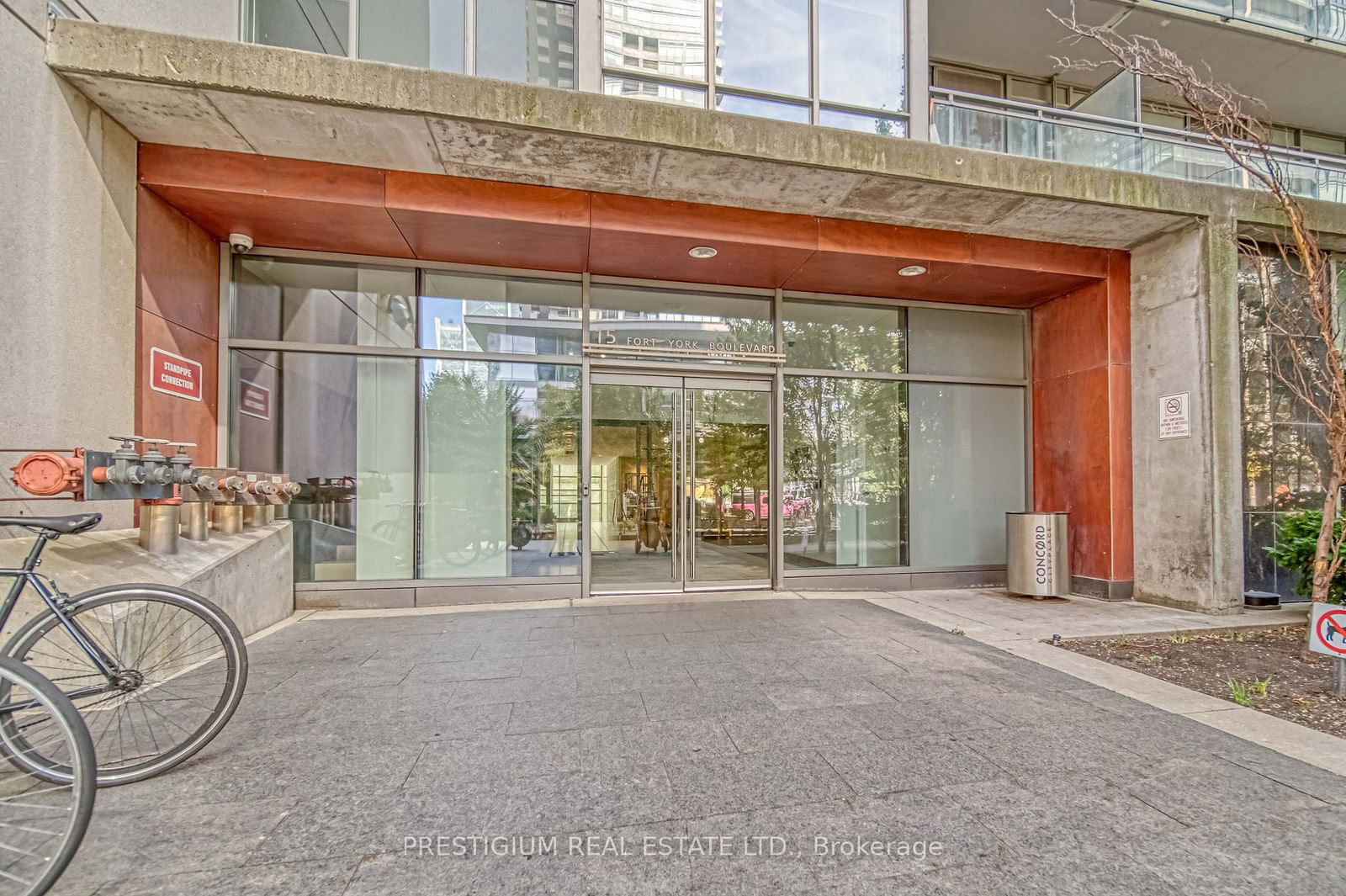 15 Fort York Blvd, unit 3701 for rent