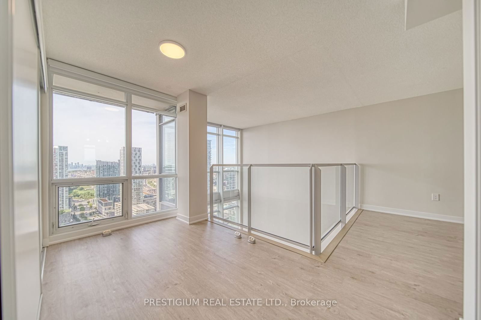 15 Fort York Blvd, unit 3701 for rent