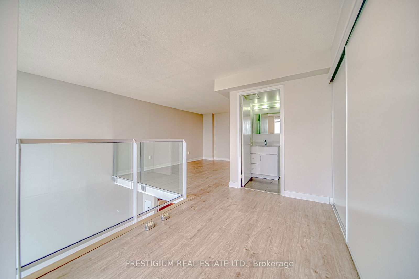 15 Fort York Blvd, unit 3701 for rent